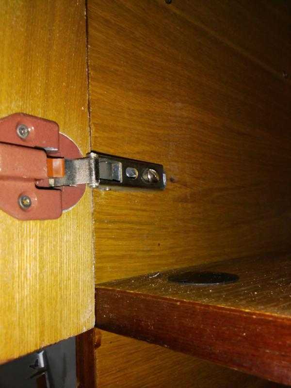 Регулировка петель на дверцах шкафа — правила, фото и видео инструкции