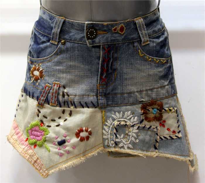 Джинсовая юбка пояс. Переделка джинсовой юбки. Декор джинсовой юбки. Комбинированная джинсовая юбка. Джинсовая юбка с тканью.