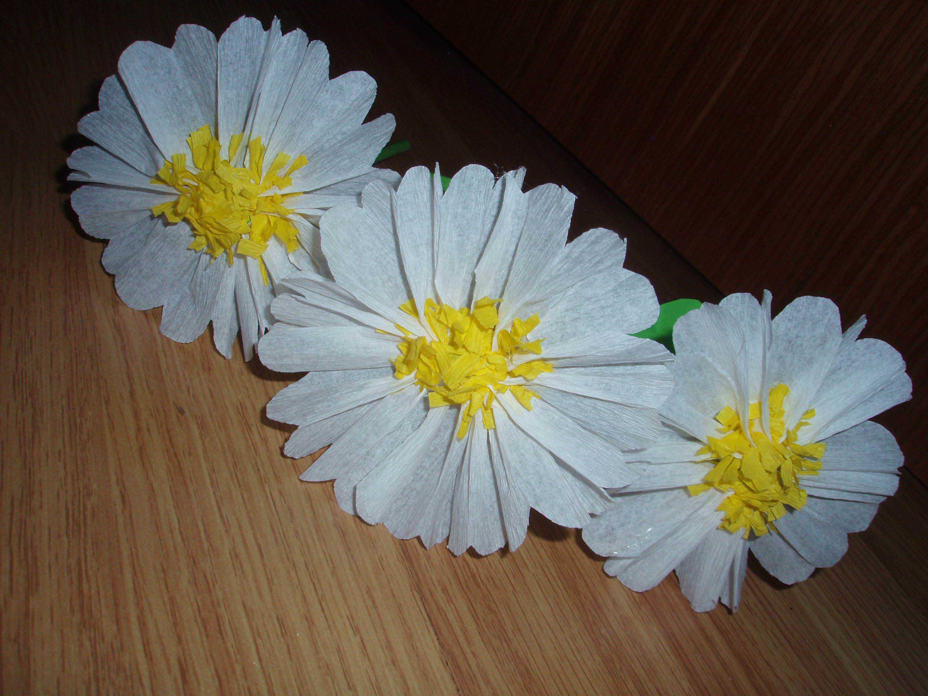 Цветы из гофрированной бумаги ромашки