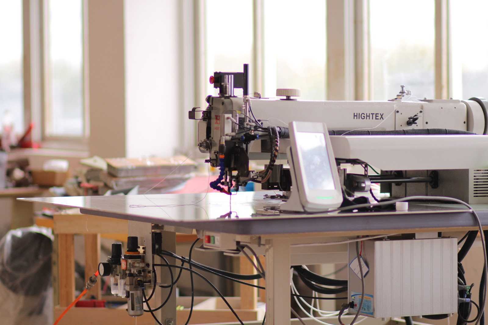 Изготовление швейного оборудования. Hightex 430hm. Швейное оборудование. Оборудование для швейного производства. Оборудование для швейного цеха.
