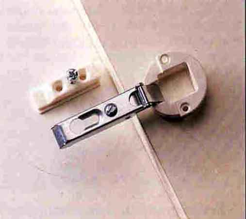 Самостоятельная регулировка петель на дверцах шкафа — инструкция с фото